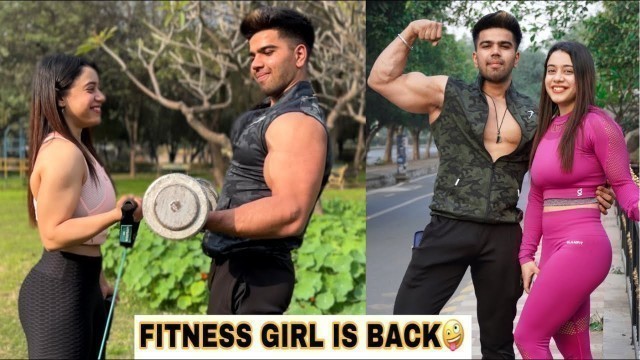 'WORKOUT WITH FITNESS GIRL