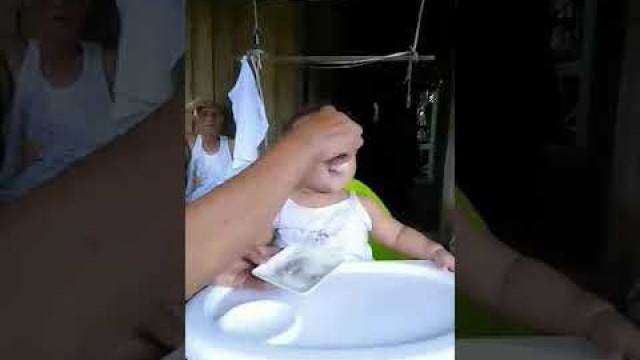 'Ara first day eating food...nasarpn ya cia...love u baby ko..#mama'