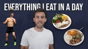 'A Pro Footballer\'s Full Meal Plan | What Do They Eat Every Day?'