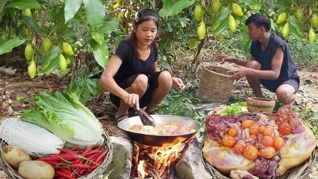 'Chicken curry and Egg salad for dinner, Small green mango for snack - Survival cooking in jungle'