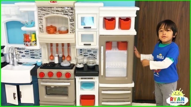 'Ryan Pretend Play with Kitchen Food Toy Cooking Playset!'