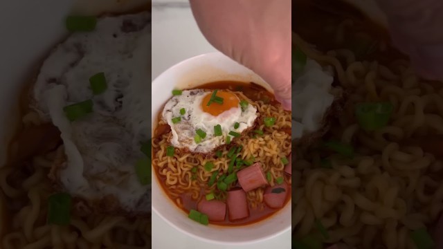 'Quick and easy delicious Ramen #noodles #egg'