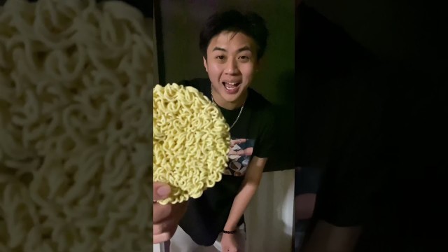 'VIRAL RAMEN HACK #SHORTS'