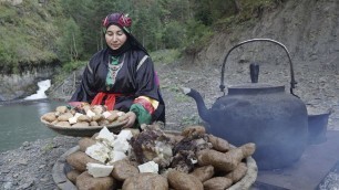 'DAGESTAN. Tindi village woman makes traditional food - HINKAL. Russia Village life'