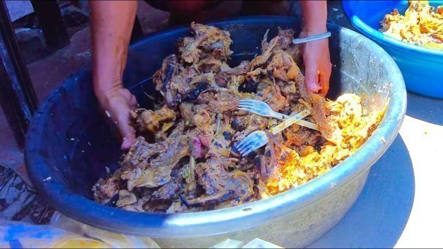 'Daily life of Leftover Meat cook in Philippines biggest slum - Cooking & Eating PAGPAG'