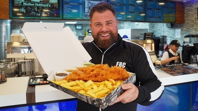 'Fish & Chips so BIG it\'s served in a PIZZA BOX | Food Review Club'