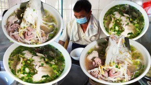 '1000+ bowls of yummy noodle soup sold daily @ Pork Meatball Noodle, Cambodian street food'