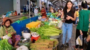 'Cambodian street food - Fresh fish, Seafood, Meat, Crab, Vegetable, @ Market in Phnom Penh city'