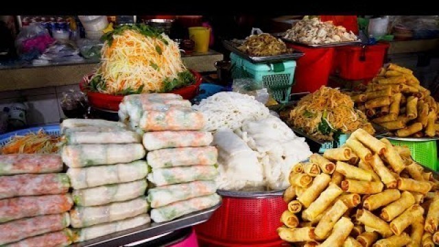 'Cambodian Street Food  - Tour Around Phnom Penh Market'