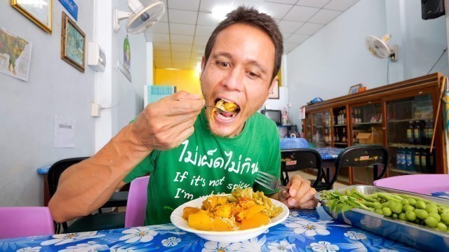 'Eating JACKFRUIT SEED Curry!! Serve Yourself Vegetarian Thai Food! | Phatthalung, Thailand'