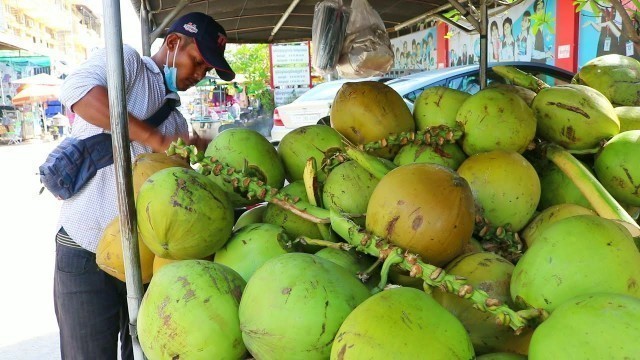 'Coconut Cutting Skills, Cambodian Street Food-  Fresh coconut water'