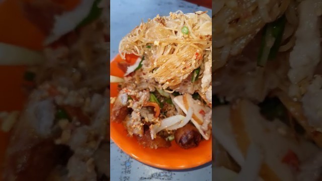 'Fried noodles with pate, pork and spring rolls, Cambodian street food, #khornpark88 #shortvideo'