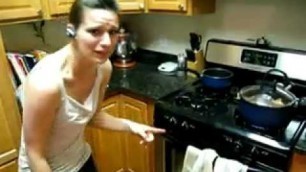 'Girl Fails At Cooking Live Crabs, Screams'