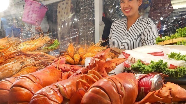 'Street Food in Bangkok, Thailand. Best Stalls of Central World Square'