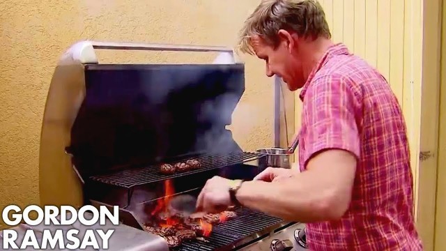 'Gordon Cooks Burgers for the Hungry Hotel Guests | Hotel Hell'