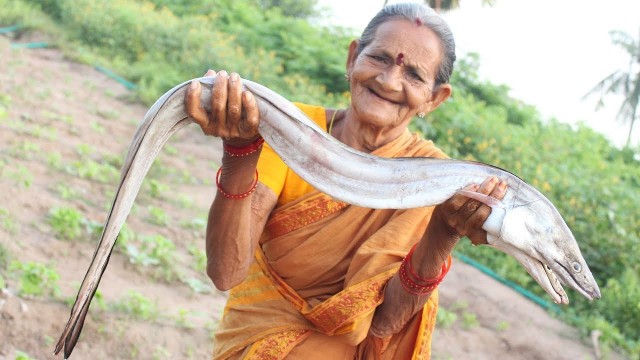 'Awesome Cooking Eel Fish Curry || Eel Fish Curry Recipe by Grandma || Myna Street Food'