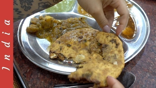 'DELHI PARATHA STREET FOOD PARTY! Shop & Eat at Chandni Market, India'