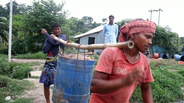 'Catfish eating food in village pond|| hybrid magur fish farming part-28'