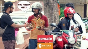 'Giving 1000 Rupees To Swiggy & Zomato Delivery Boy || Swiggy और Zomato डिलीवरी बॉय को 1000 रुपए दिया'