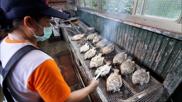 'TAIWANESE BBQ - HUGE Fish BBQ from Taiwanese ABORIGINAL | East Coast Taiwan Food Tour pt. 2'