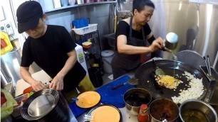 'Singapore Street Food. Great Skill. Cooking Fried Carrot Cake'