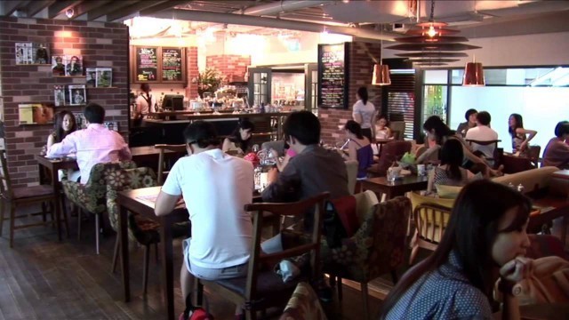 'Hawker Street Food or Fine dining: Eating Out in Singapore'