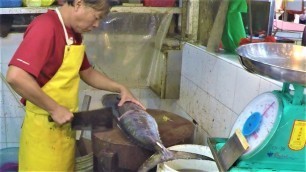 'Amazing Fish Cutting Skills. Singapore Street Food in Geylang Serai Wet Market'