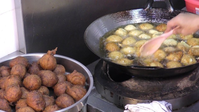 'Singapore Street Food. Malaysian Sweet Bomb \'Jemput-Jemput\''