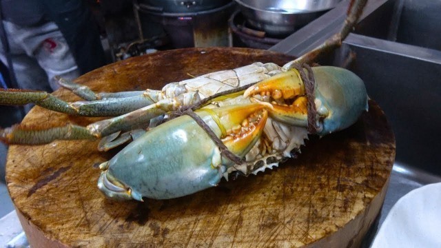 'Singapore Fresh Pepper Crab | Gu Ma Jia Private Kitchen'