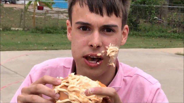 'Totally Legit Food Review: THE CHEESY CHEDDAR ABOMINATION'