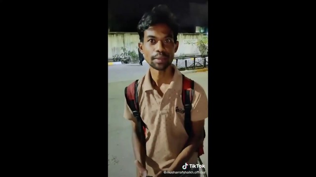 'MAKE HIM VIRAL TOO Zomato guy delivering food | zomato delivery boy |zomato delivery boy viral video'