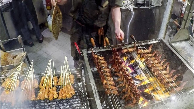 'BBQ Chicken Wings on Grill. Food Court vs Hawker Centre. Singapore Street Food'