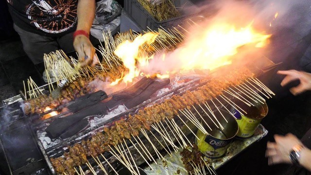 'Singapore Street Food. BBQ Satay in Lau Pa Sat. Best Skewers on Grill in Town'