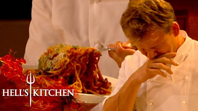 'Gordon RIPPING Into Food For The First Time On Hell\'s Kitchen'