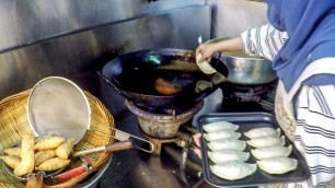 'Preparing and Cooking \'Epok-Epok\', Curry Puffs. Singapore Street Food'