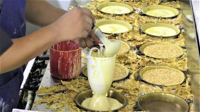 'Singapore Street Food. Hokkien Prawn Mee, Apam Pulau Pinang, Kaya Balls, Rojak, Otak Kampong'