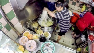 'Dancing Man Cooking Fried Hokkien Prawn Mee. Singapore Street Food'