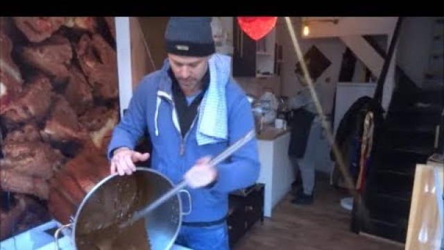 'FUDGE, MAKING FUDGE CAKE, CAMDEN MARKET, CAMDEN MARKET, LONDON'