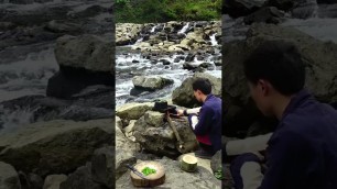 'The men cooking chines food'