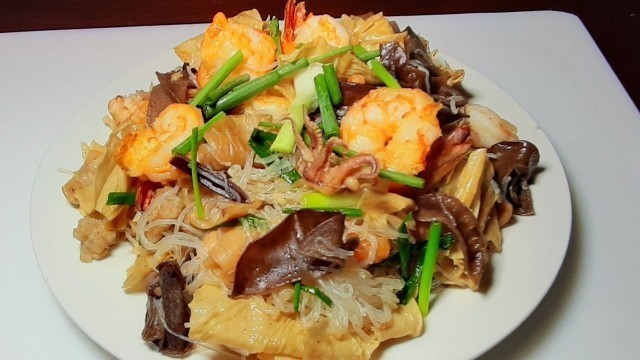 '#PichCooking Cellophane noodles -(Khmer -Chines food)      FRied glass noodles or cellophane noodlea'